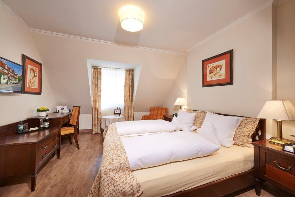 Brauereigasthof Zum Loewenbraeu Adelsdorf Quarto foto