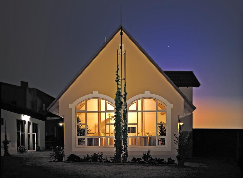 Brauereigasthof Zum Loewenbraeu Adelsdorf Exterior foto