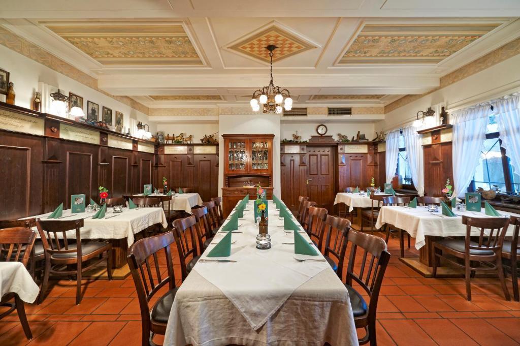 Brauereigasthof Zum Loewenbraeu Adelsdorf Exterior foto