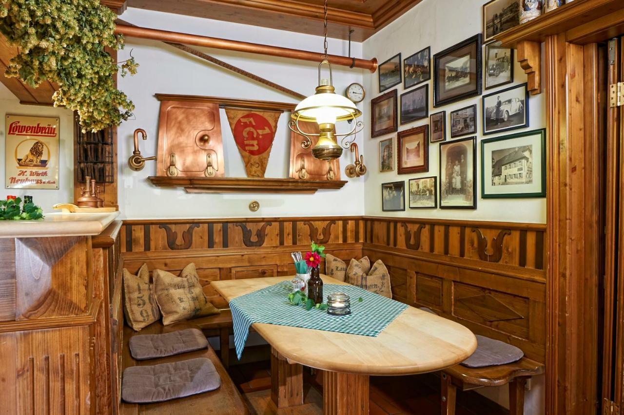 Brauereigasthof Zum Loewenbraeu Adelsdorf Exterior foto